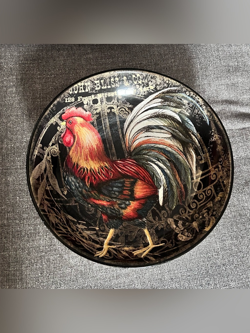 Certified international rooster serving pasta bowl with 4 plates included